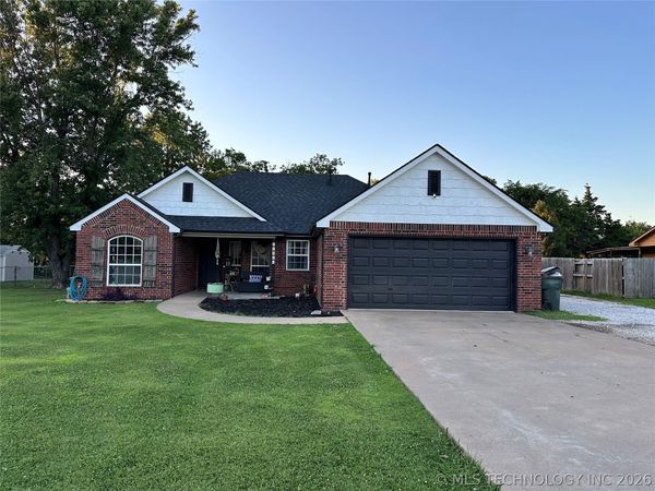 10803 E 112th Street North , Owasso, OK 74055