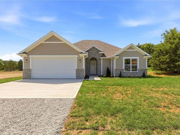 328 NE 51st Road, Warrensburg, MO 64093