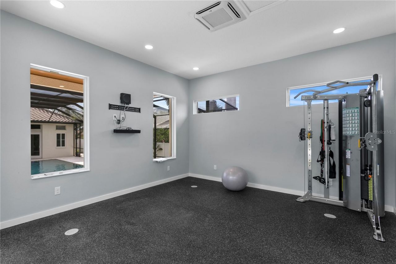 1230 Darlington Oak Circle Ne, Saint Petersburg, FL 33703 Photo