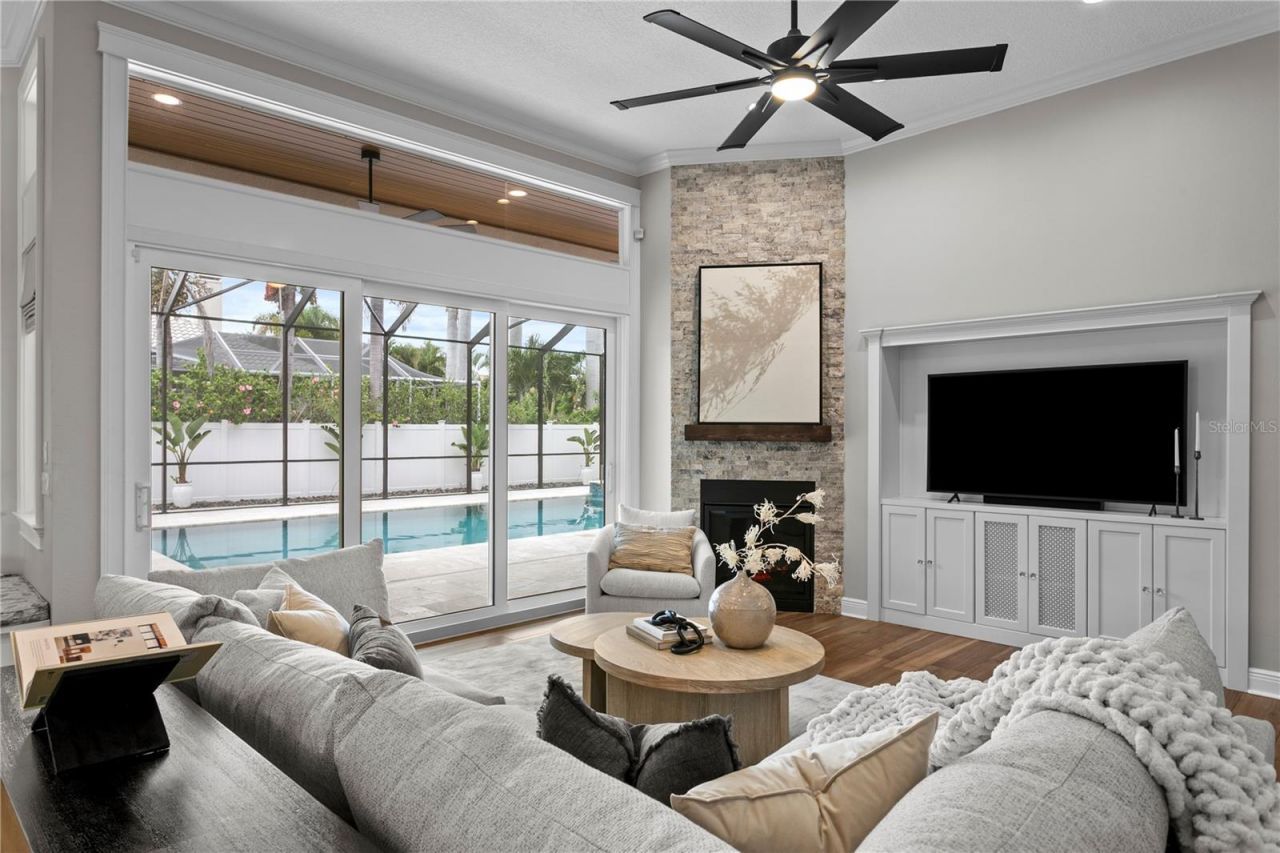 1230 Darlington Oak Circle Ne, Saint Petersburg, FL 33703 Photo