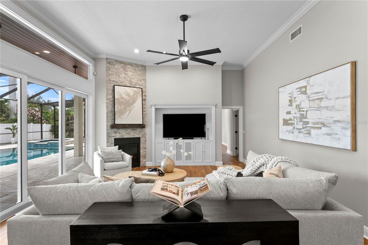 1230 Darlington Oak Circle Ne, Saint Petersburg, FL 33703 Photo