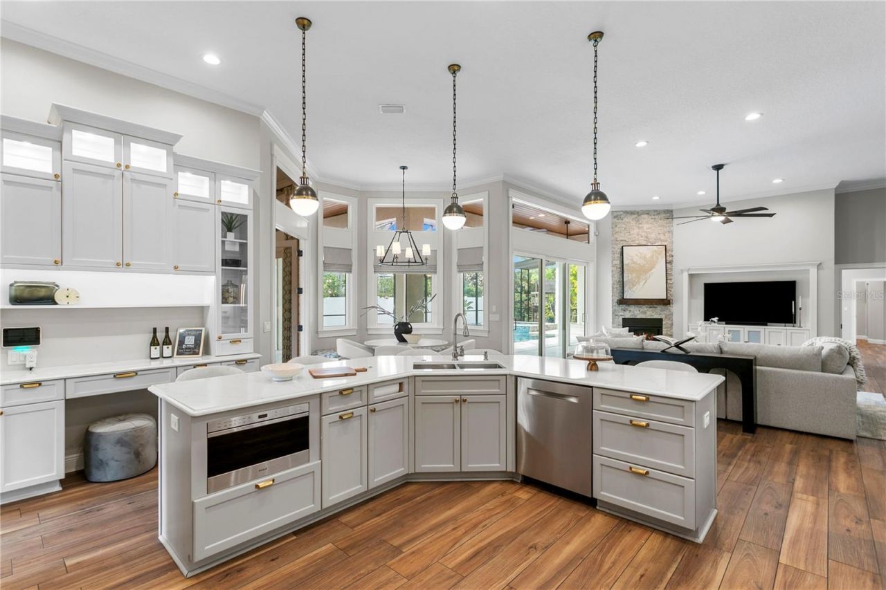1230 Darlington Oak Circle Ne, Saint Petersburg, FL 33703 Photo