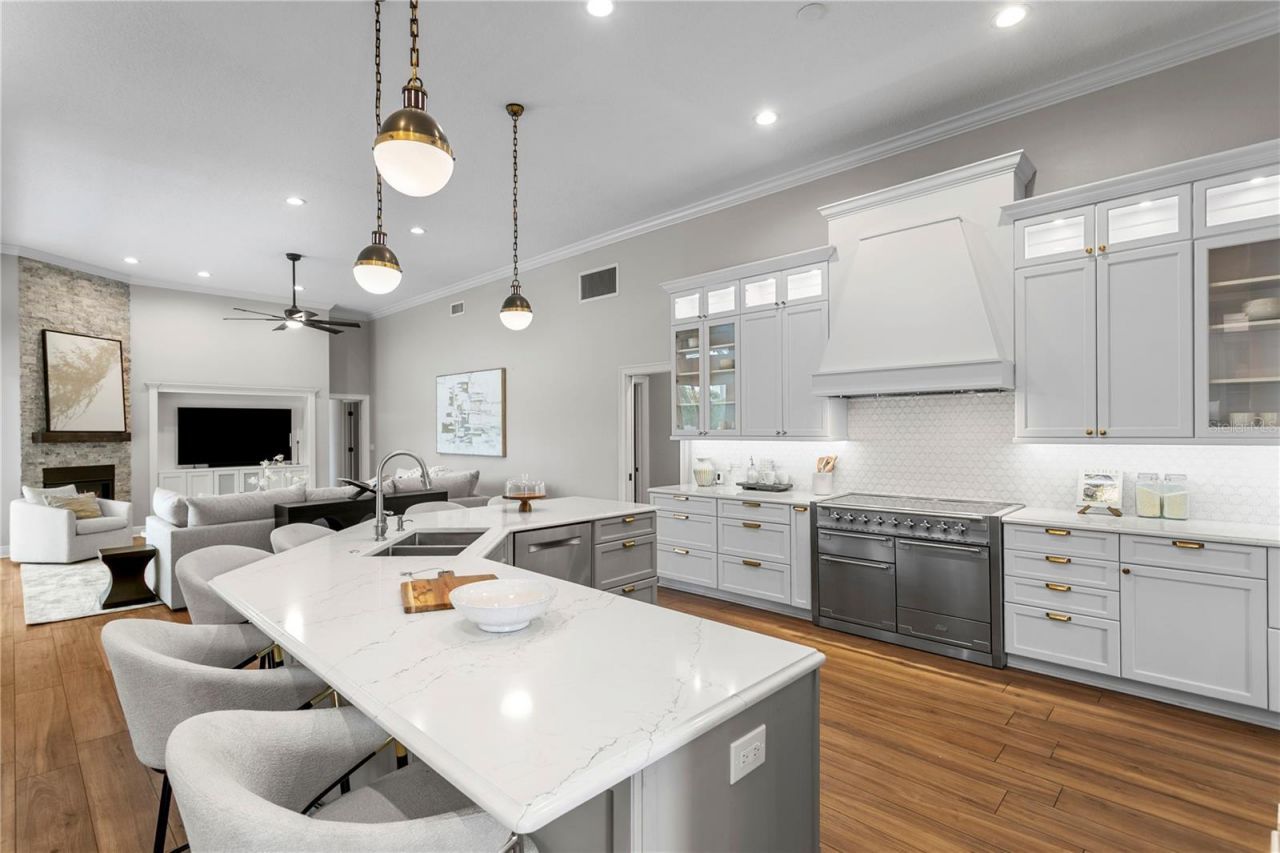 1230 Darlington Oak Circle Ne, Saint Petersburg, FL 33703 Photo