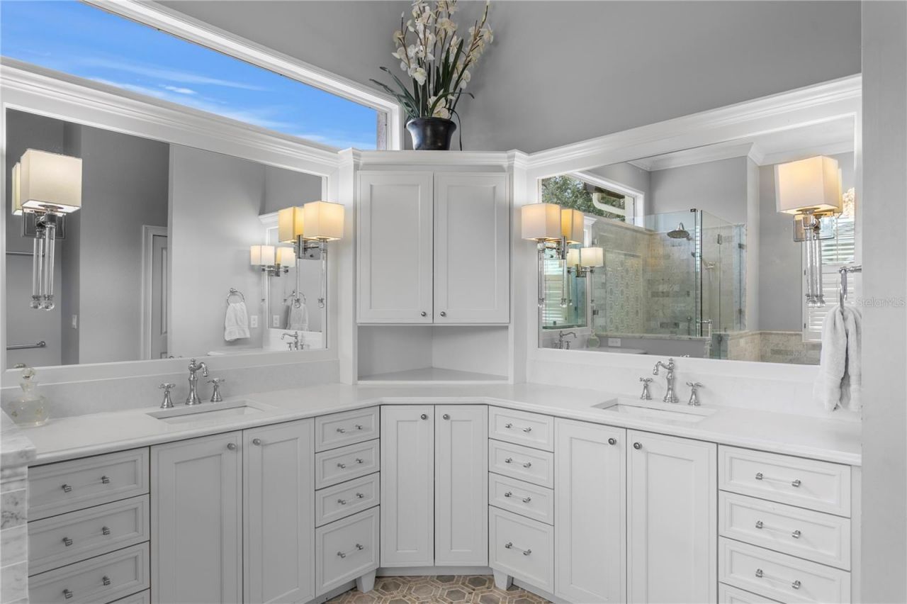 1230 Darlington Oak Circle Ne, Saint Petersburg, FL 33703 Photo