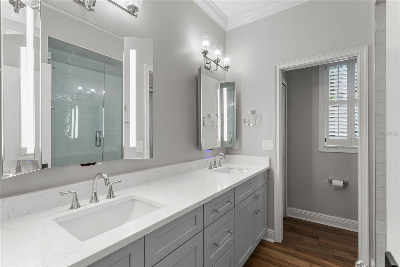 1230 Darlington Oak Circle Ne, Saint Petersburg, FL 33703 Photo