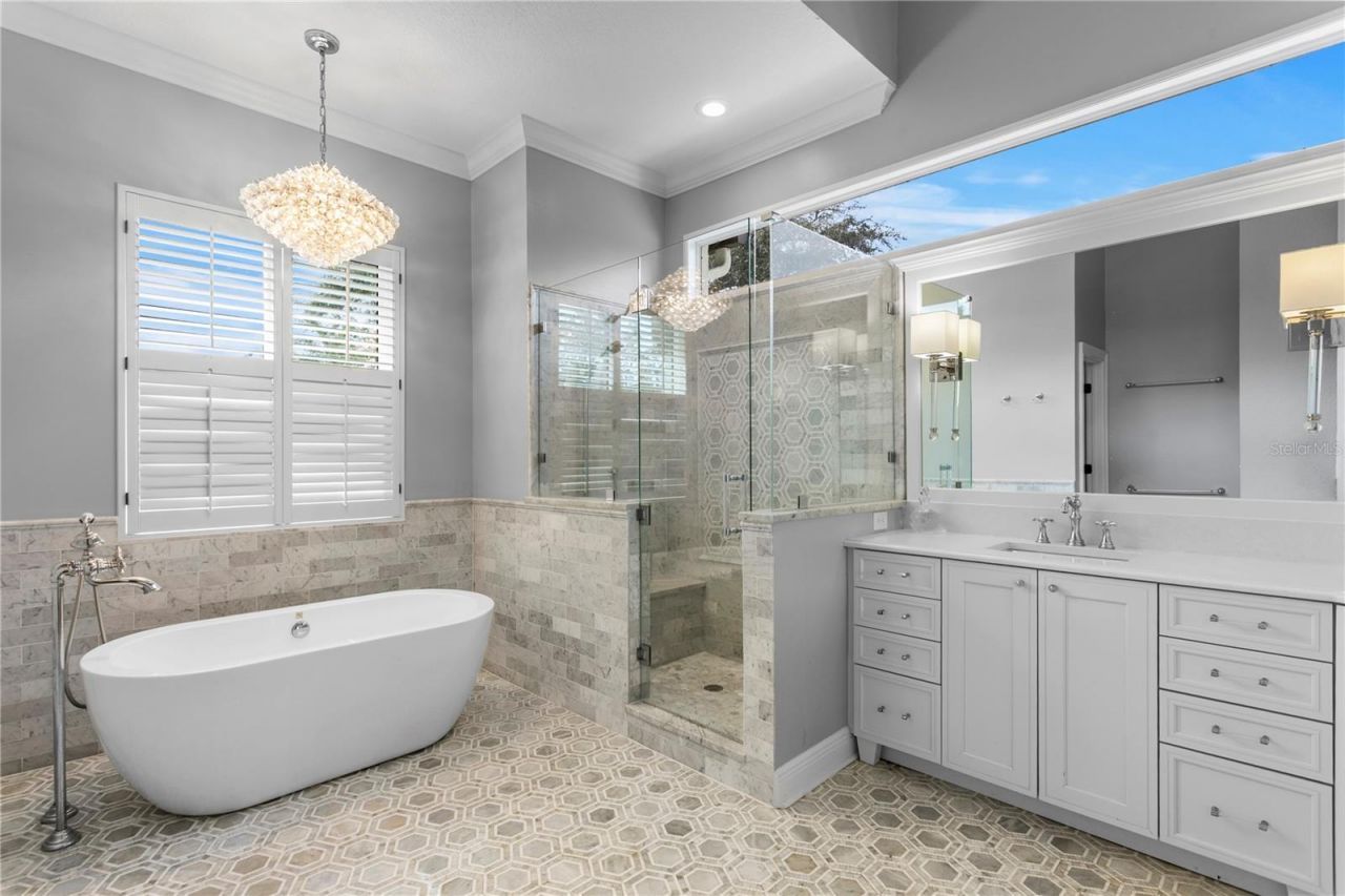 1230 Darlington Oak Circle Ne, Saint Petersburg, FL 33703 Photo