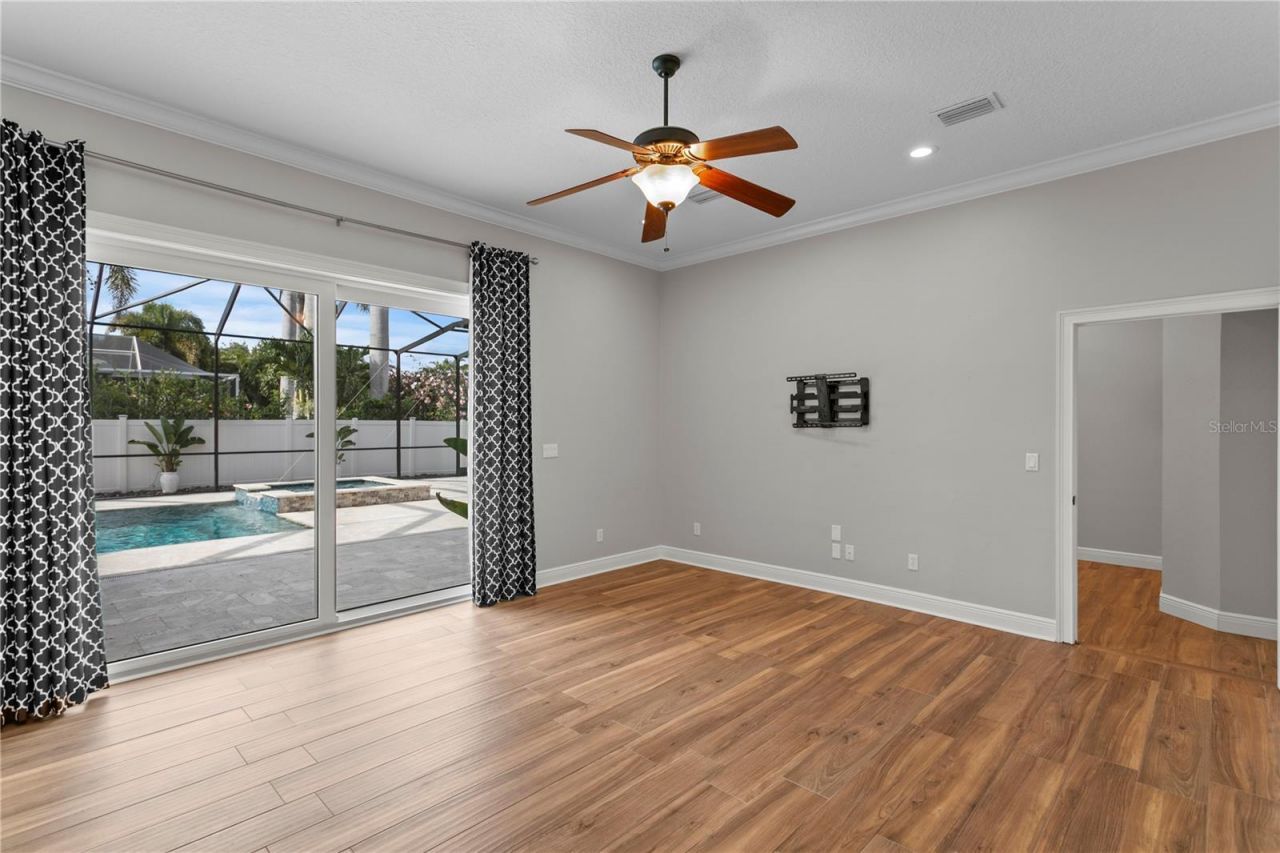 1230 Darlington Oak Circle Ne, Saint Petersburg, FL 33703 Photo