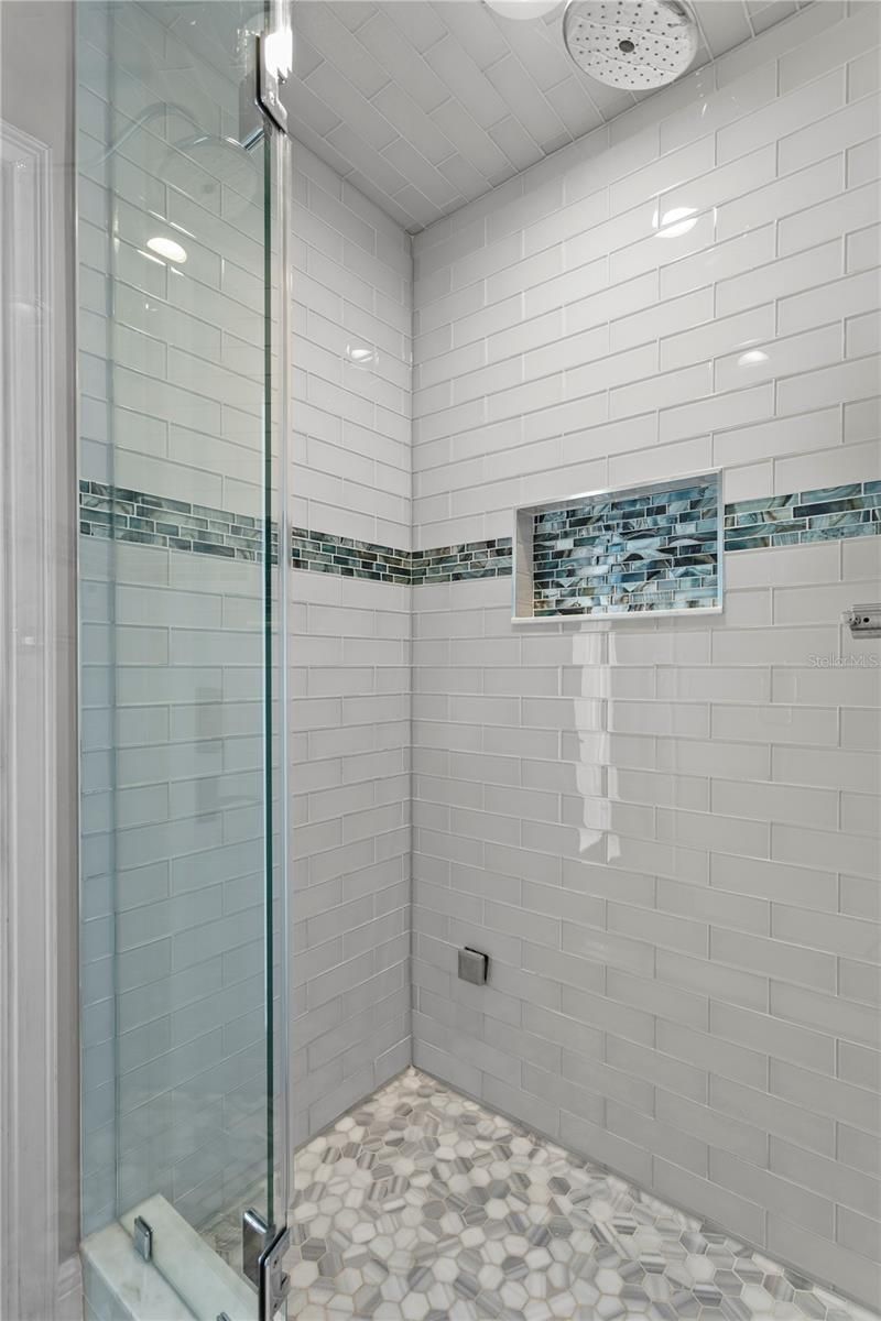 1230 Darlington Oak Circle Ne, Saint Petersburg, FL 33703 Photo