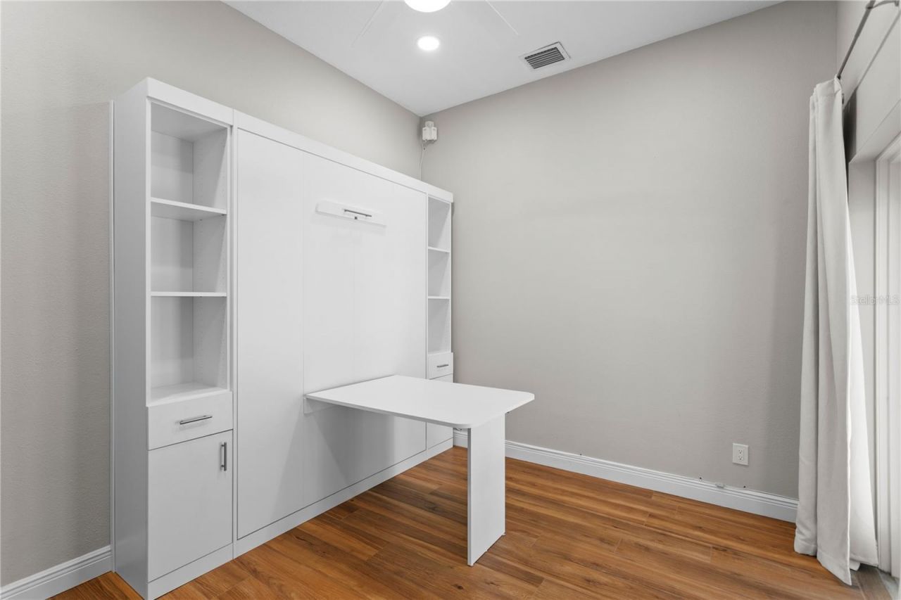 1230 Darlington Oak Circle Ne, Saint Petersburg, FL 33703 Photo