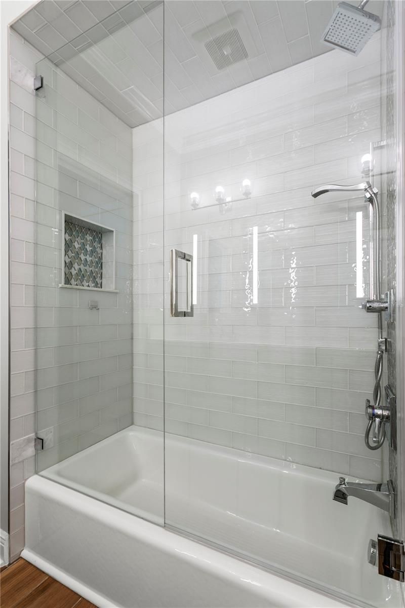 1230 Darlington Oak Circle Ne, Saint Petersburg, FL 33703 Photo