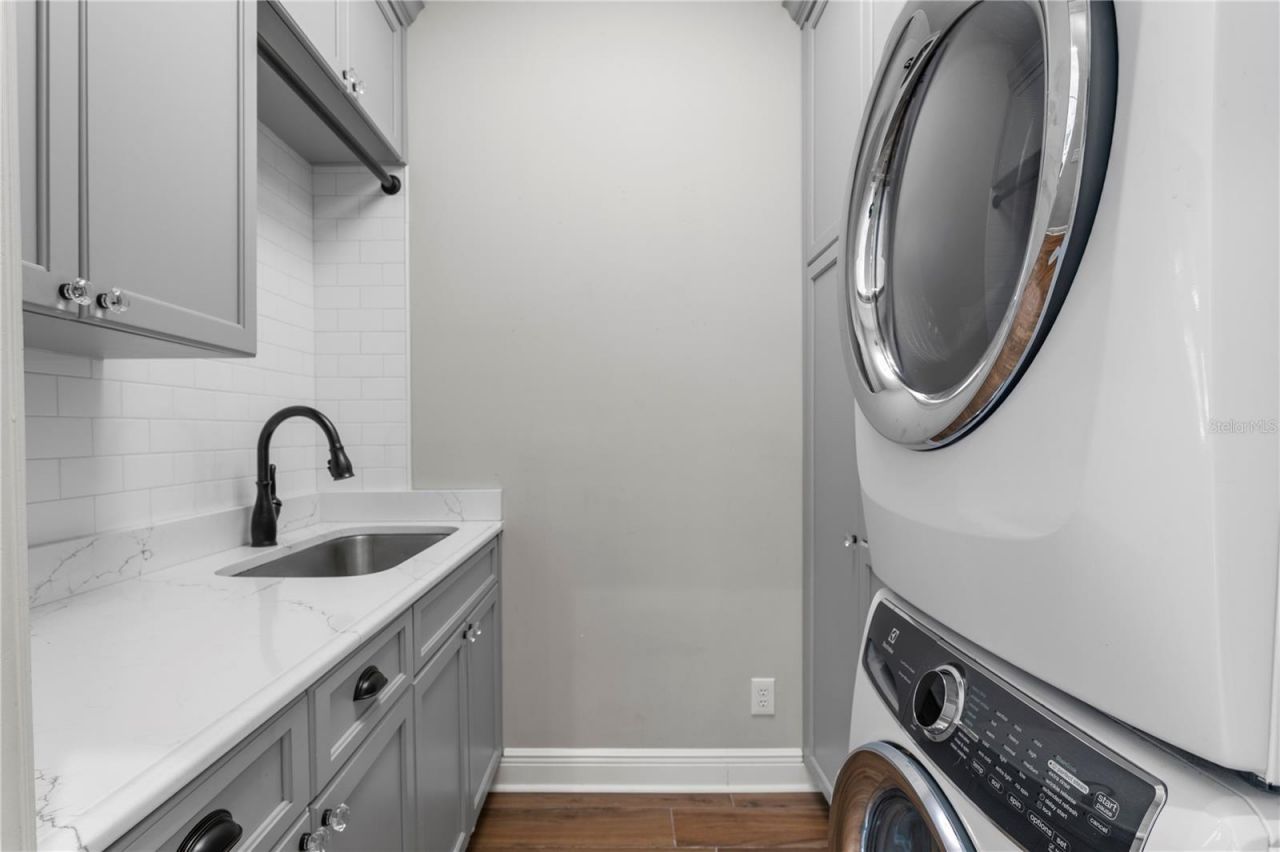 1230 Darlington Oak Circle Ne, Saint Petersburg, FL 33703 Photo