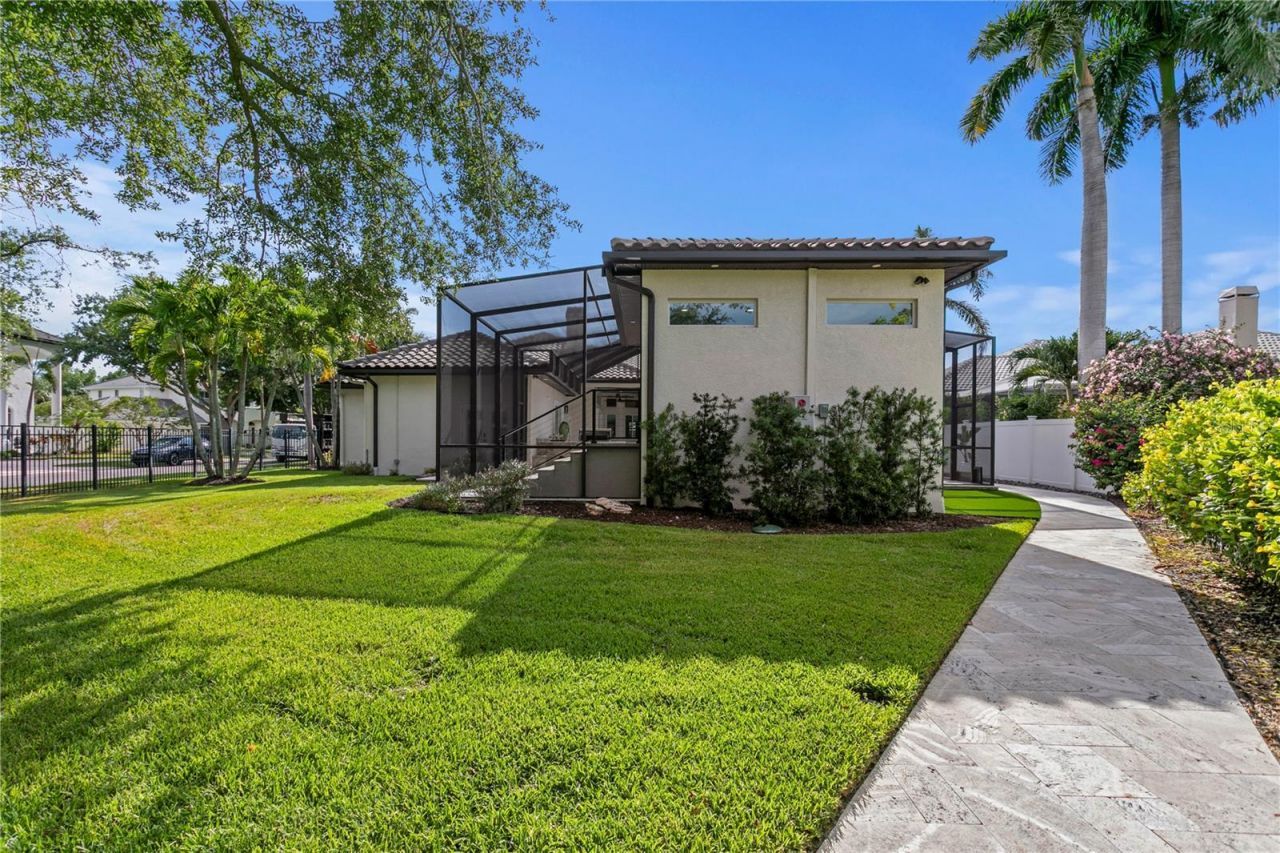 1230 Darlington Oak Circle Ne, Saint Petersburg, FL 33703 Photo