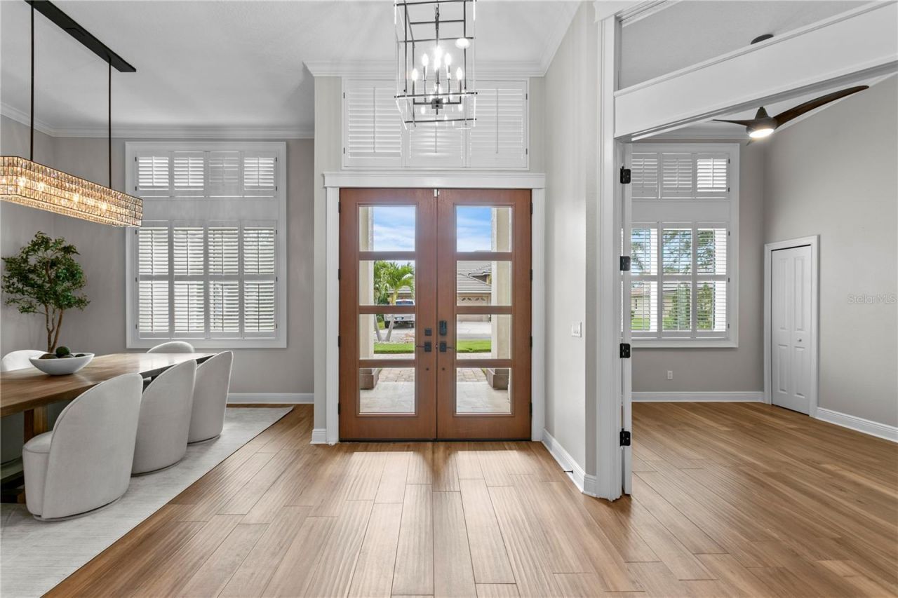 1230 Darlington Oak Circle Ne, Saint Petersburg, FL 33703 Photo