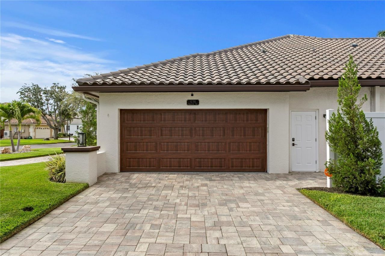 1230 Darlington Oak Circle Ne, Saint Petersburg, FL 33703 Photo