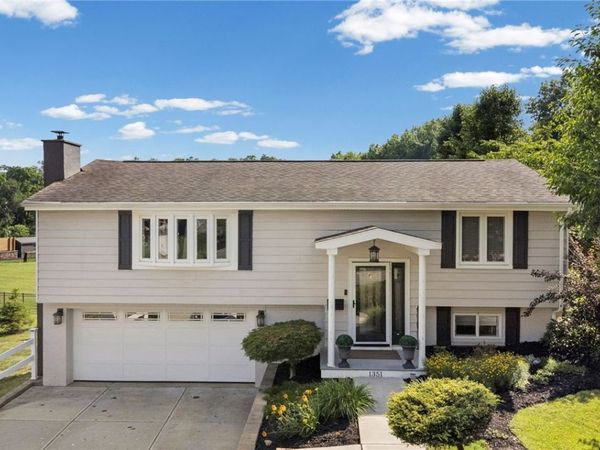 1351 Carnahan Rd, Pittsburgh, PA 15220