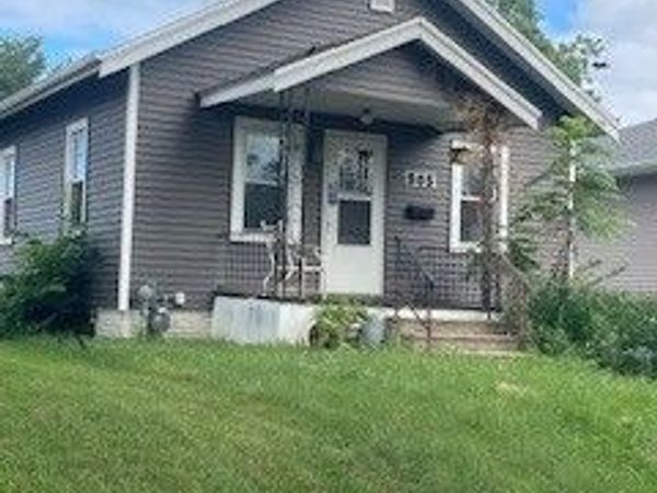 905 12th St NE, Cedar Rapids, IA 52402