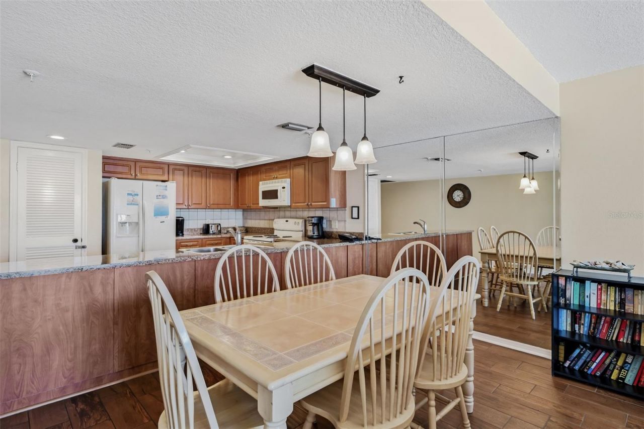 17200 Gulf Boulevard, Unit 202, North Redington Beach, FL 33708 Photo