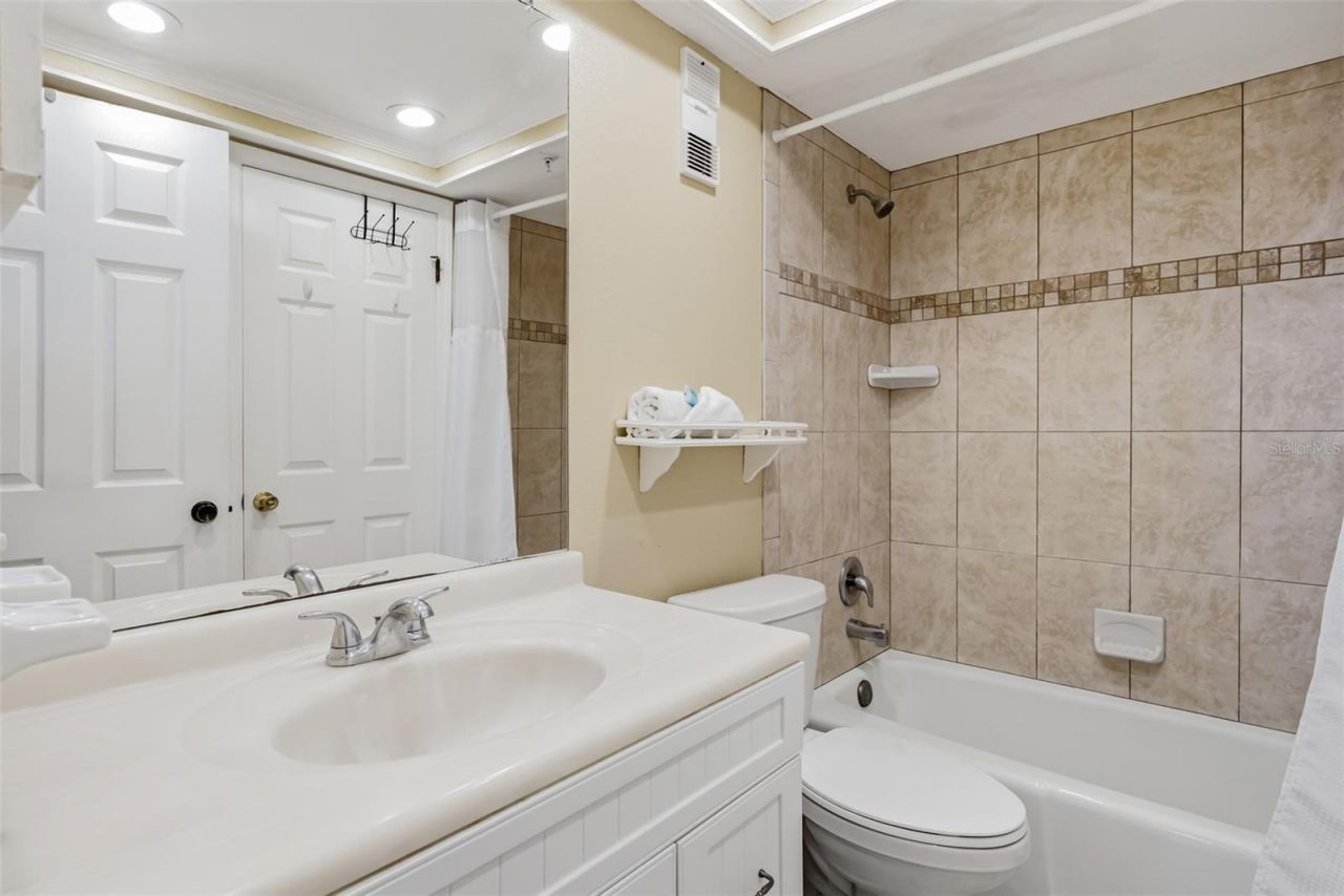 17200 Gulf Boulevard, Unit 202, North Redington Beach, FL 33708 Photo
