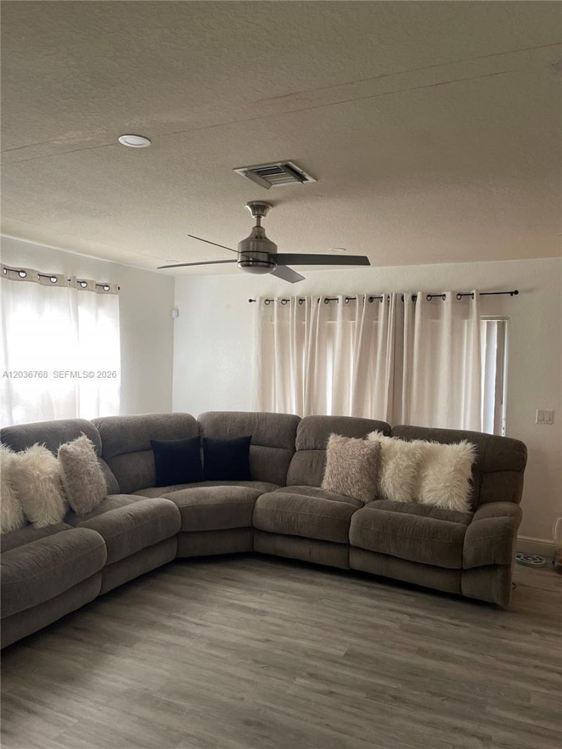 2432 SW 99th Way , Miramar, FL 33025 Photo