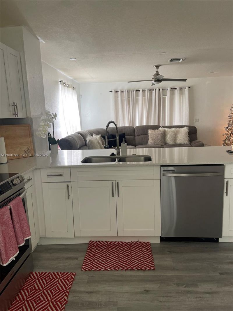 2432 SW 99th Way, Miramar, FL 33025 Photo