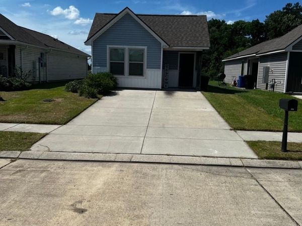 1202 E Saint Charles St, Gonzales, LA 70737
