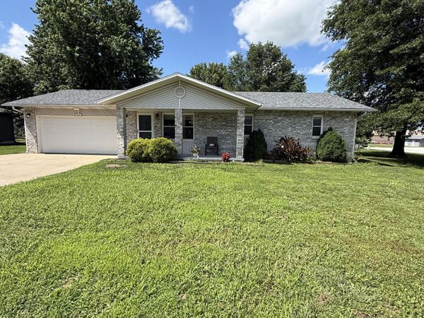 2205 W Auburn Street , Bolivar, MO 65613
