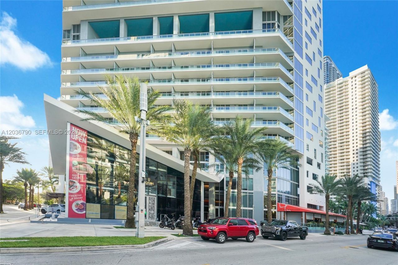 1300 Brickell Bay Dr, Unit 1003, Miami, FL 33131 Photo