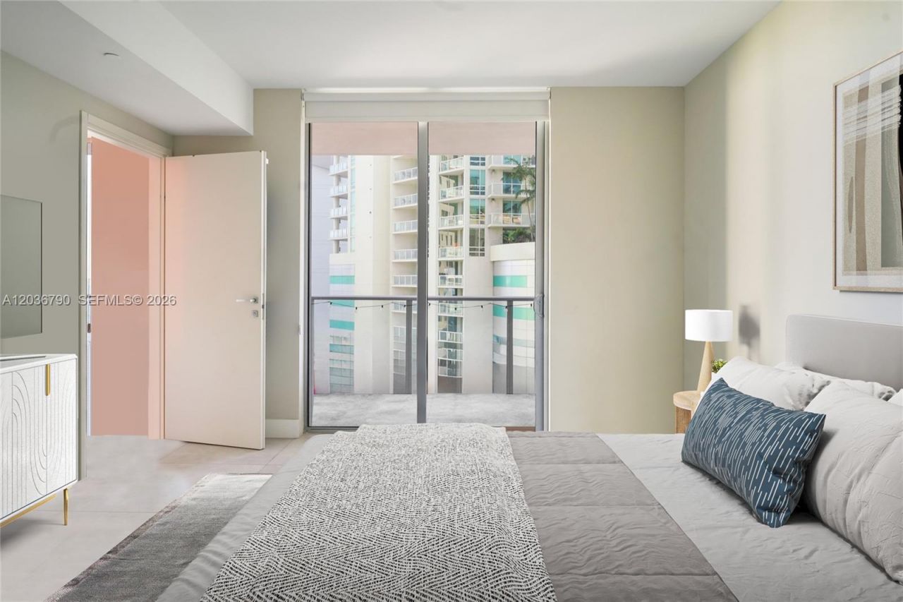 1300 Brickell Bay Dr, Unit 1003, Miami, FL 33131 Photo