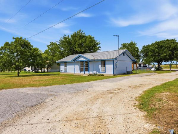 240 Park Meadow DR, Jarrell, TX 76537
