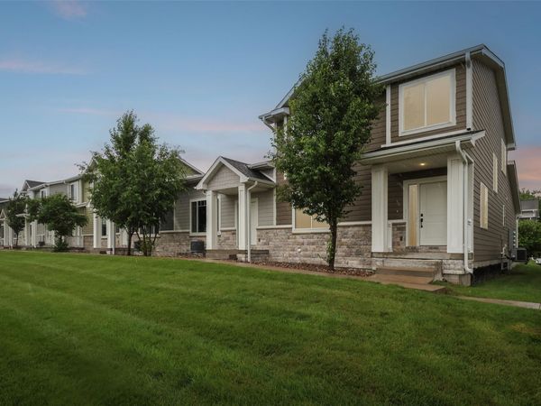 515 10th Street , Waukee, IA 50263
