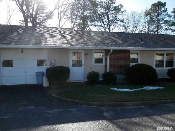 114 Exmore Court , Ridge, NY 11961