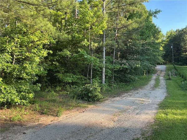 703 Central High Road , Carrollton, GA 30116