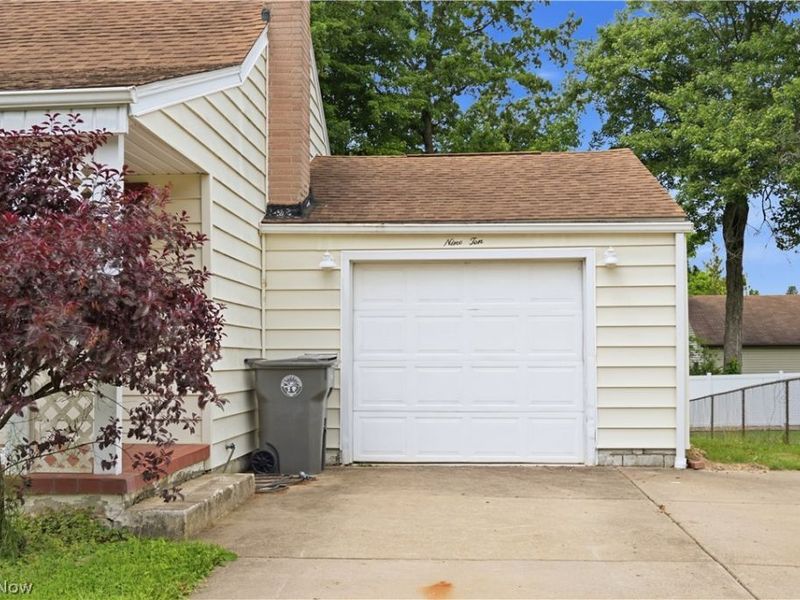 910 S Hazelwood Avenue, Youngstown, OH 44509 Photo 4