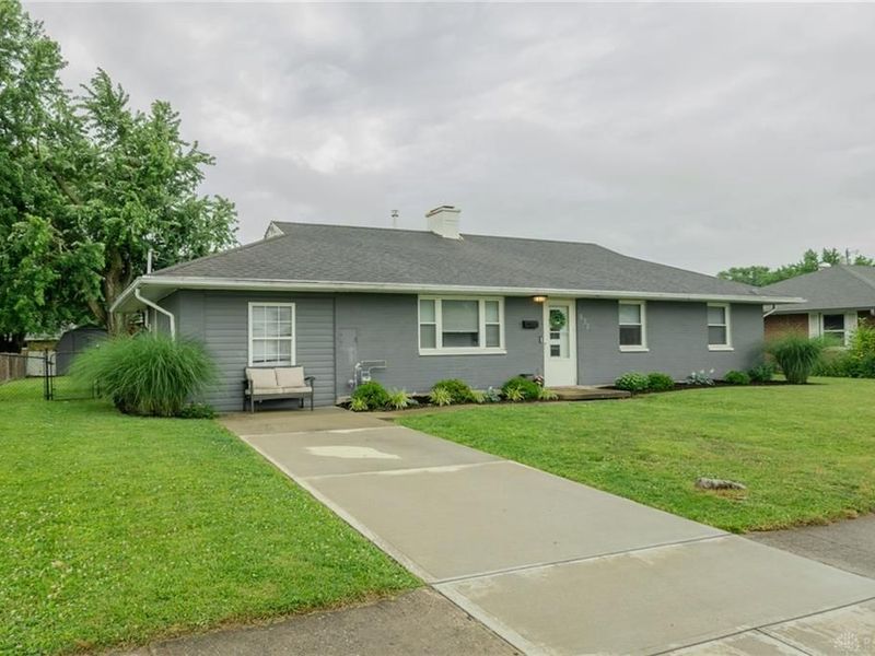632 Greenhurst Drive, Vandalia, OH 45377 Photo 2