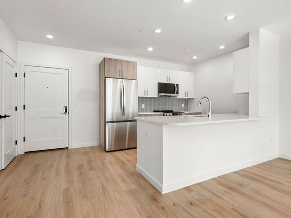 40 Centre St, Unit 302, Brookline, MA 02446