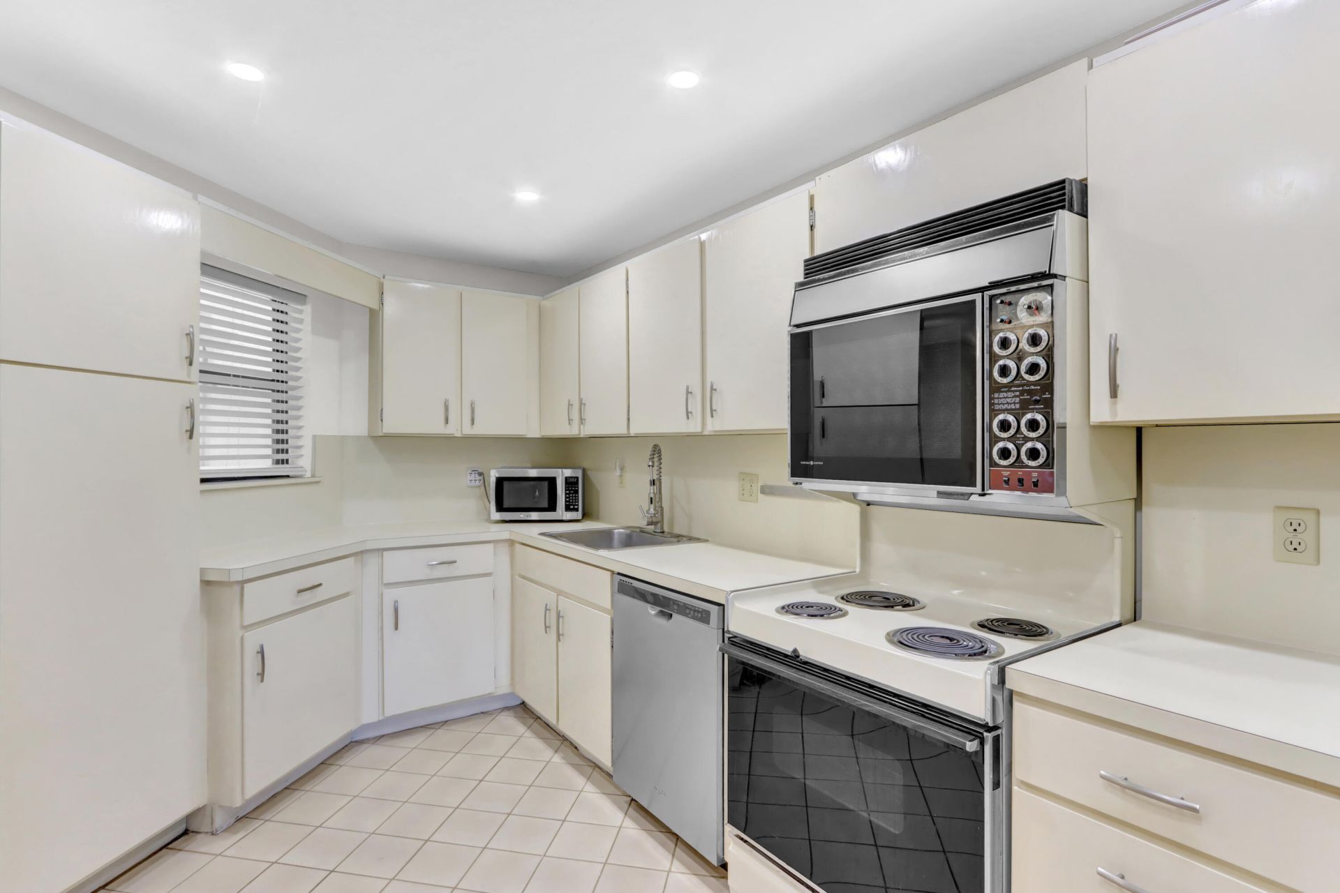 5800 Camino Del Sol, Unit Apt 103, Boca Raton, FL 33433 Photo