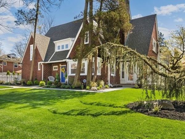 206 Lakeview Ave, Leonia, NJ 07605
