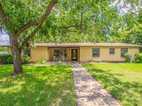 137 Taos Drive , Woodway, TX 76712
