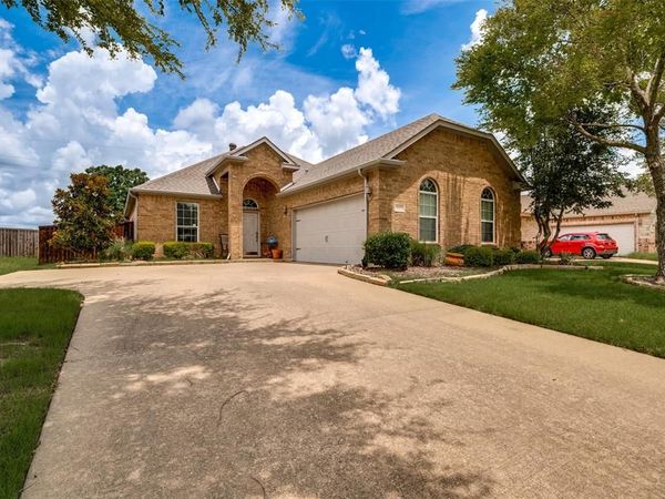 105 High Meadow Road, Red Oak, TX 75154
