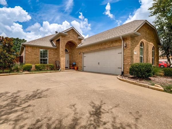 105 High Meadow Road, Red Oak, TX 75154