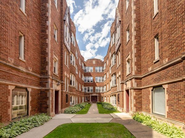 3746 W Irving Park Road , Unit 2B, Chicago, IL 60618