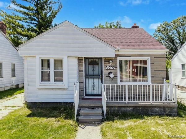 19563 Schoenherr Street , Detroit, MI 48205