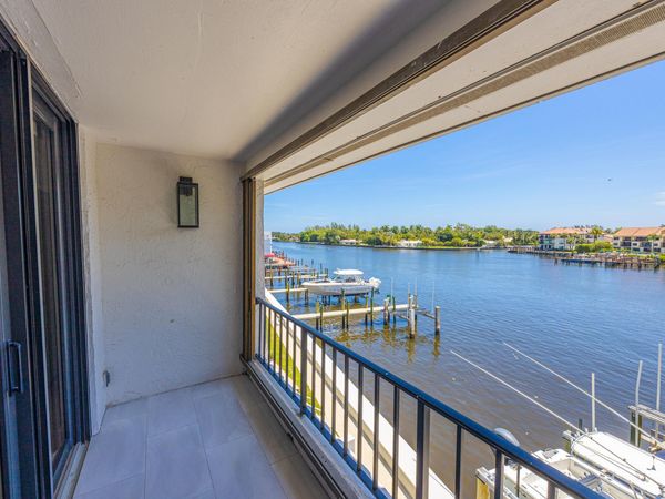 801 Palm Trail, Unit 9, Delray Beach, FL 33483