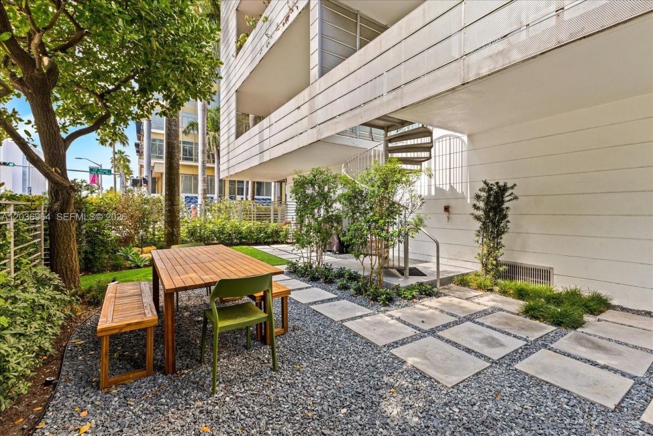 1700 Meridian Ave, Unit 203, Miami Beach, FL 33139 Photo