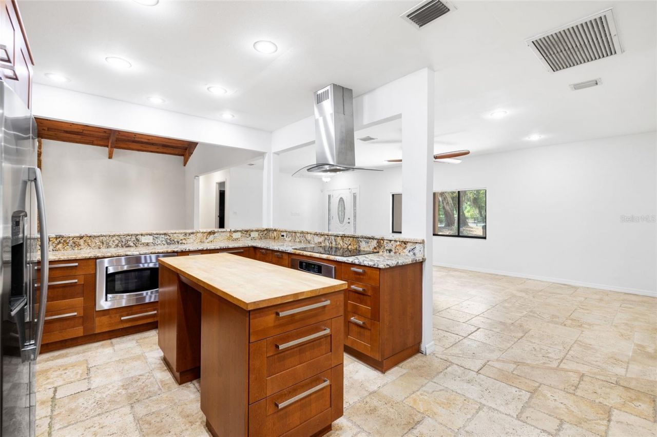 181 N Smokey Mountain Road, Seffner, FL 33584 Photo