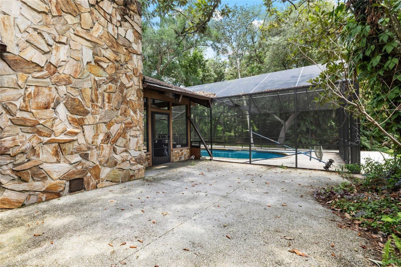 181 N Smokey Mountain Road, Seffner, FL 33584 Photo