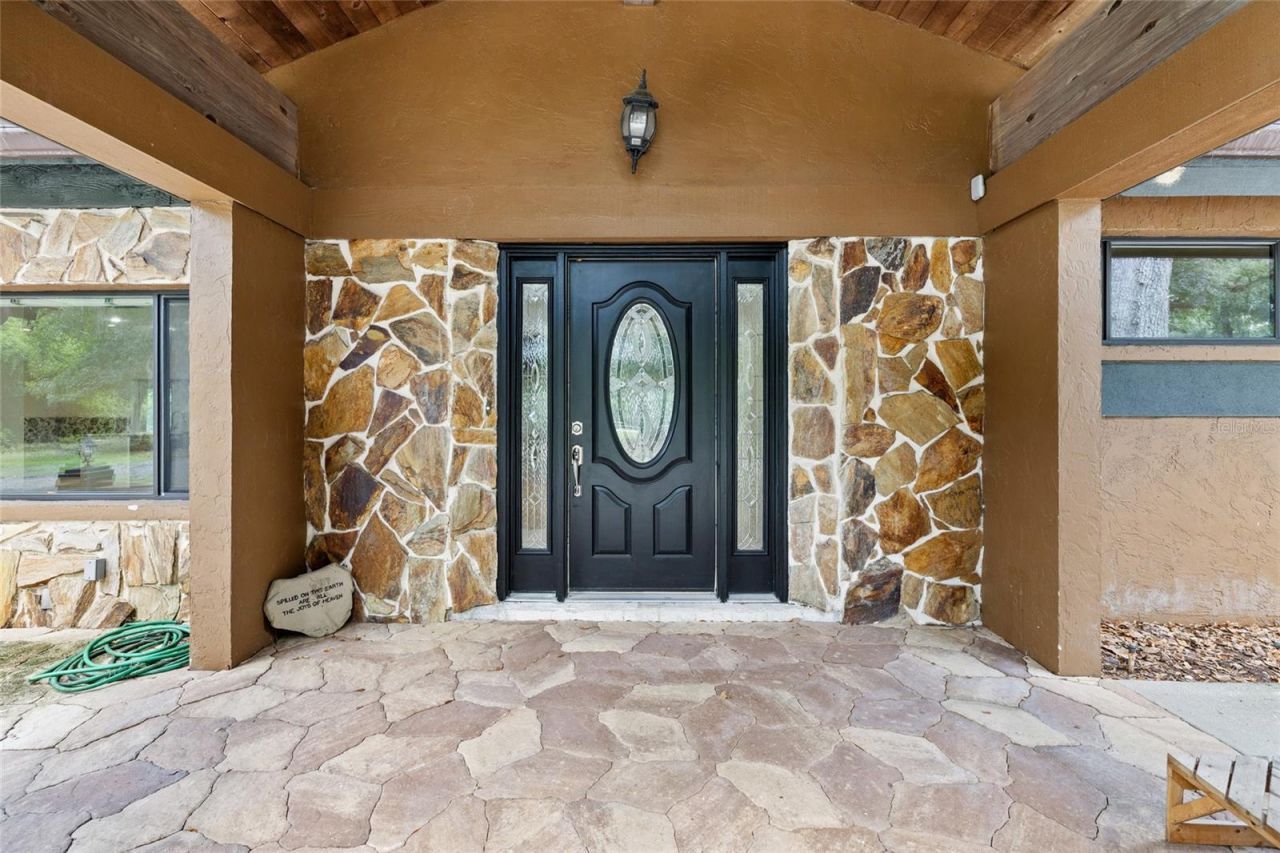 181 N Smokey Mountain Road, Seffner, FL 33584 Photo