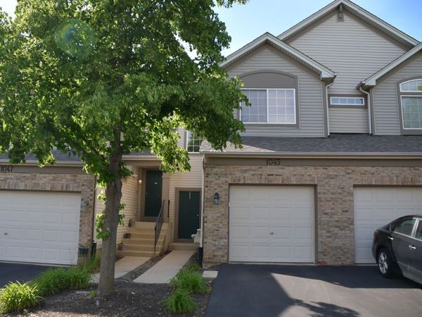 1045 Woodview Court , Aurora, IL 60502