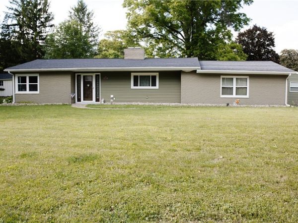 809 E Pine St, Grove City, PA 16127