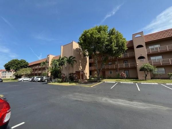 9660 Sunrise Lakes Boulevard, Unit 306, Sunrise, FL 33322